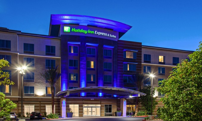 Anaheim Resort Hotel | Holiday Inn Express & Suites Anaheim Resort Area by IHG