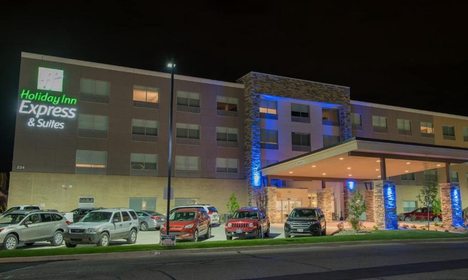 Dayton Hotel | Holiday Inn Express & Suites Dayton North - Vandalia by IHG