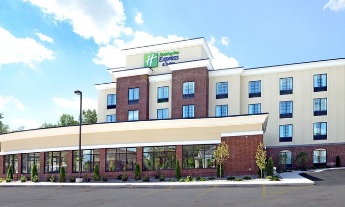 Geneva Hotel | Holiday Inn Express & Suites Geneva Finger Lakes by IHG