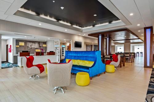 Florida Central Atlantic Coast Hotel | Holiday Inn Express & Suites Orlando- Lake Buena Vista by IHG