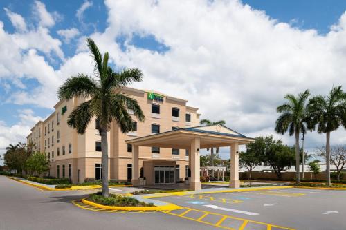 Boynton Beach Hotel | Holiday Inn Express & Suites Boynton Beach West by IHG