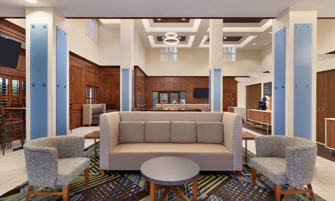Charleston Hotel | Holiday Inn Express & Suites Mt. Pleasant by IHG