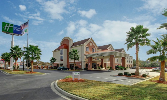 Richmond Hill Hotel | Holiday Inn Express Savannah South I-95 - Richmond by IHG