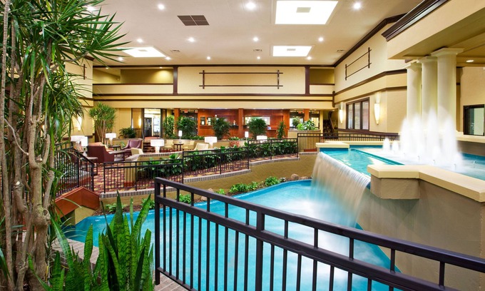 Roselawn Finance Hotel | Holiday Inn Hotel & Suites Cincinnati - Eastgate by IHG