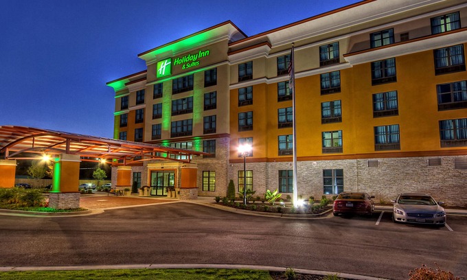 Tupelo Hotel | Holiday Inn Hotel & Suites Tupelo North by IHG