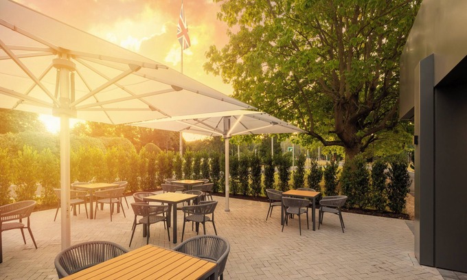 Hookwood Hotel | Holiday Inn London-Gatwick Airport by IHG