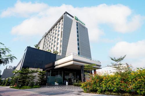 Lucknow Hotel | Holiday Inn Lucknow Airport by IHG