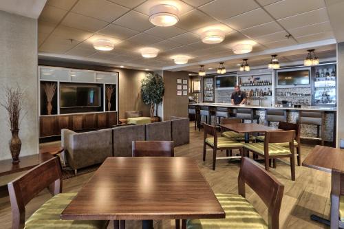 Northeast Heights Hotel | Holiday Inn & Suites Albuquerque-North I-25 by IHG