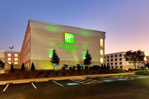 East Point Hotel | Holiday Inn & Suites Atlanta Airport North by IHG