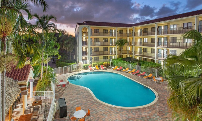 Boca Raton Hotel | Holiday Inn & Suites Boca Raton - North by IHG