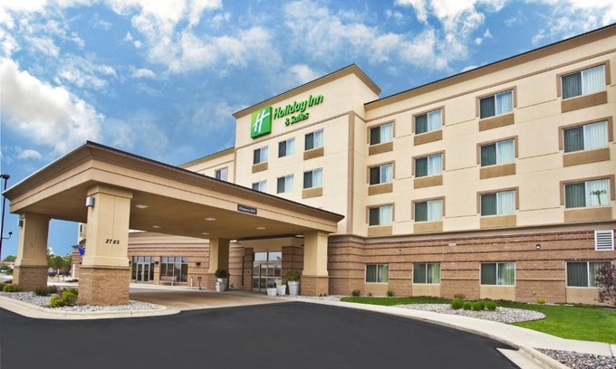 Ashwaubenon Hotel | Holiday Inn & Suites Green Bay Stadium by IHG