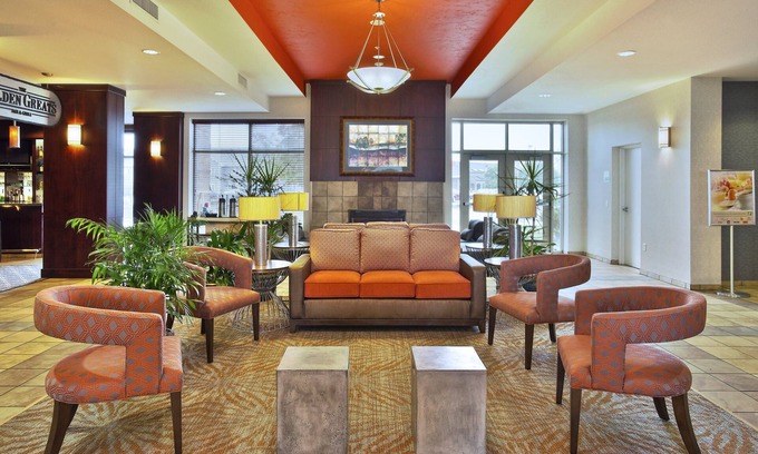 Ashwaubenon Hotel | Holiday Inn & Suites Green Bay Stadium by IHG