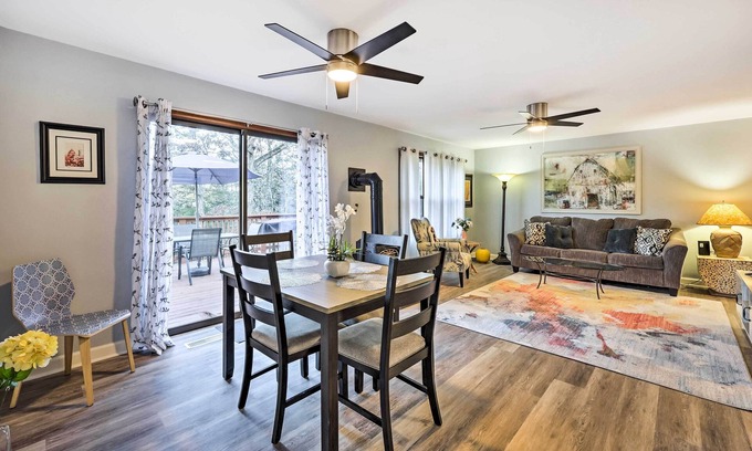 Eureka Springs House | Holiday Island Home: Mountain View + Hot Tub!