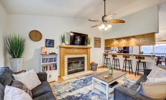 Eureka Springs House | Holiday Island Vacation Rental with 2 Balconies