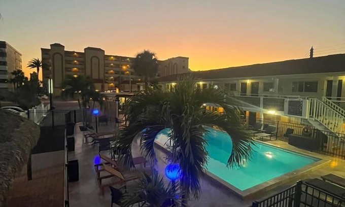 Madeira Beach Hotel | Holiday Isles Resort