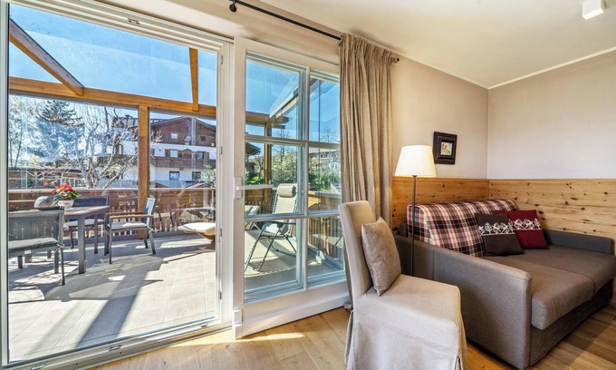 Verano Apartment | Holiday Apartment 'Alber - Hias' with Private Terrace & Wi-Fi
