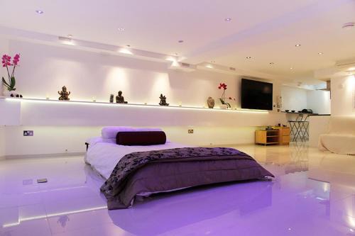 Hammersmith Broadway Apartment | Holiday Lets London