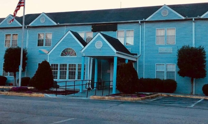 Greensboro Hotel | Holiday Lodge