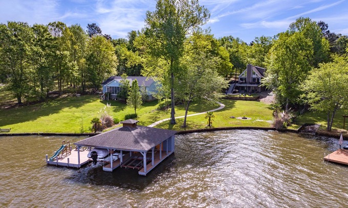 Lake Oconee House | Holiday Recovery! Book 3 Nights & Get the 4th Night FREE! Jan 16-21, 2025
