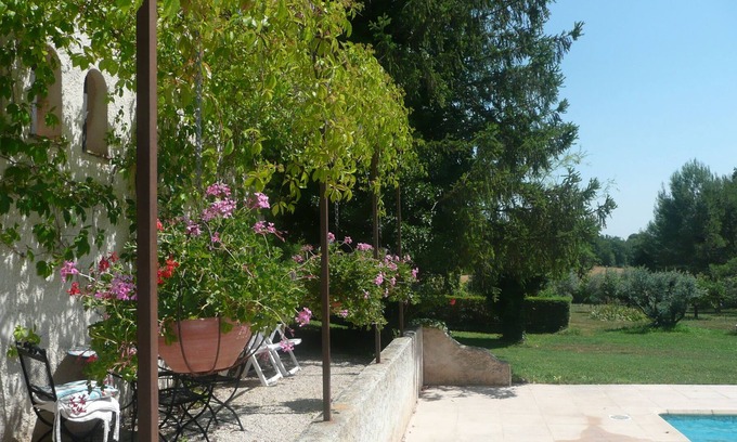 Aix-en-Provence Cottage | Holiday rental with pool secured pleasant site ideal rest