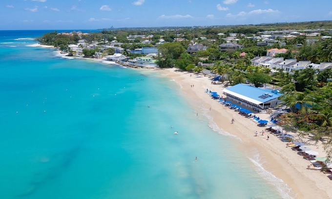 Mullins House | Holiday Rental On Mullins Bay. Beach Club Access At Mullins Beach Included.