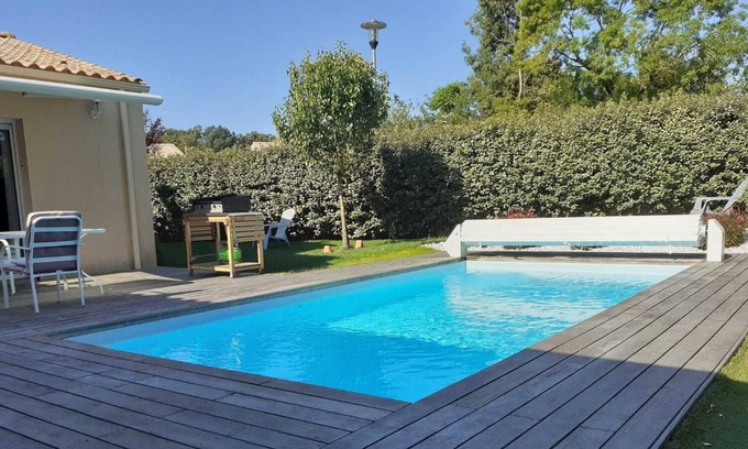 Breuillet Bed & Breakfast | HOLIDAY RENTAL with PRIVATE POOL