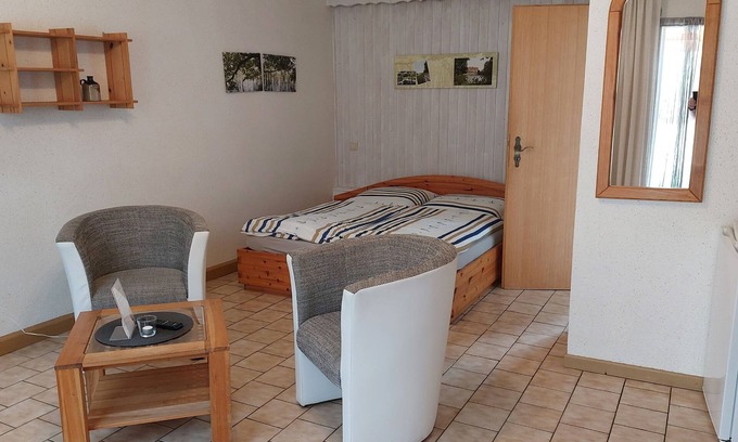 Roggentin Apartment | Holiday Room Schlüsselblume - Fischerhaus Pension