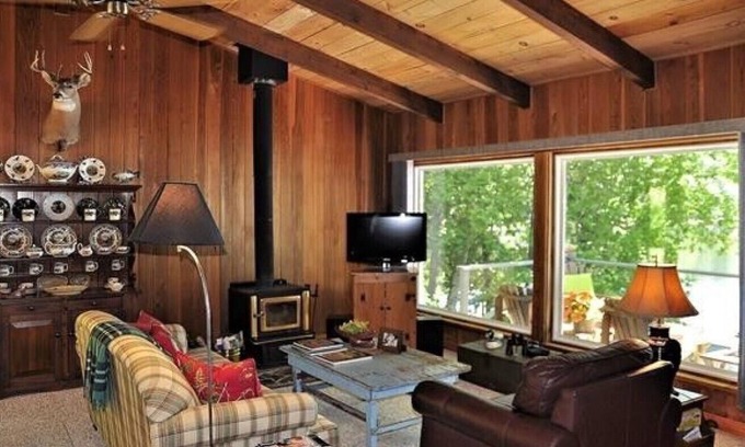 Carnarvon Cottage | *Holiday Specials* Gorgeous Lakefront Cottage On 12 Mile Lake