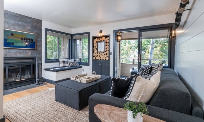 Elkhorn Village Condo | Holiday Stays Available! Contemporary Condo Elkhorn Golf Course with West-Facing Views