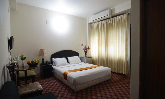 Dhaka Hotel | Holiday Xpress
