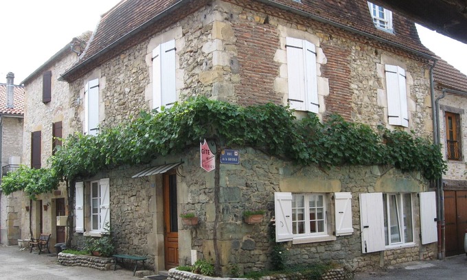Bretenoux House | holidaymakers paradise will welcome you in a stone house