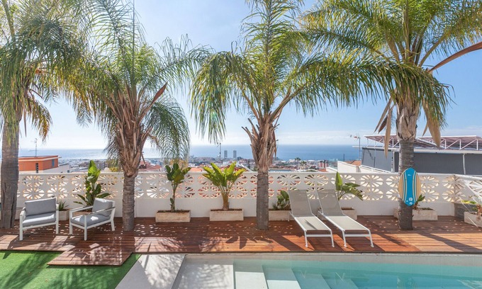 Santa Cruz de Tenerife Apartment | Holidays 'Valencia' with sea views, private pool and Wi-Fi