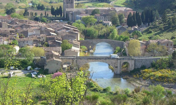 Lagrasse Apartment | Holidays in Lagrasse - Stunning Apartment, private large terrace, pool & aircon.