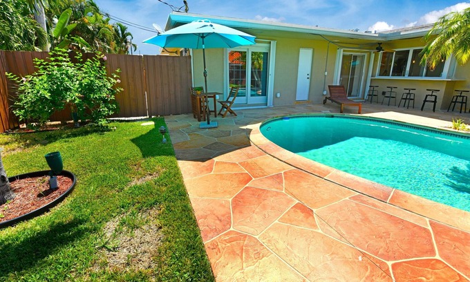 Imperial Point Apartment | Holidays Sale | 20-40% discounts | Pool available | Beach 5min | Grill