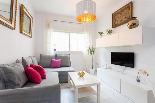 El Ejido Apartment | Holidays2Malaga Carrera Capuchinos Free parking Aircon Downtown