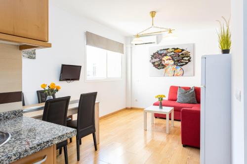 Lagunillas Apartment | Holidays2Malaga Cruz Verde City center with AirCon & WiFi