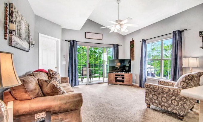 Branson Apartment | Hollowed Branch Hideaway Condo