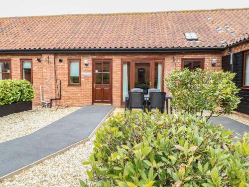 Wood Norton House | Holly Berry