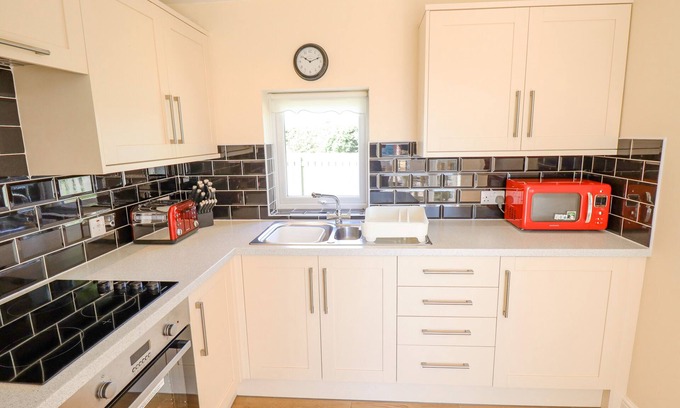 Alford Cottage | Holly Cottage