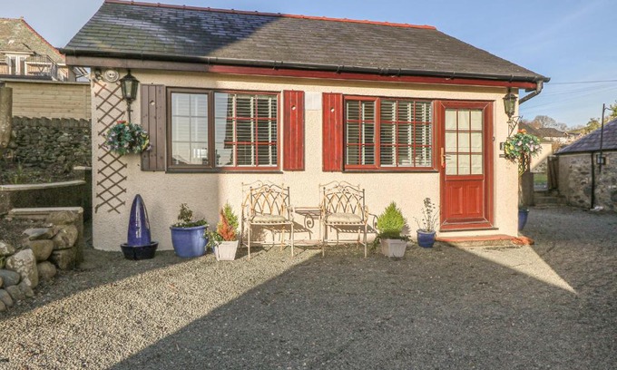 Criccieth House | Holly Cottage