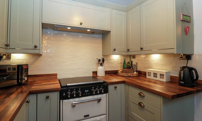 Malvern Cottage | Holly Cottage