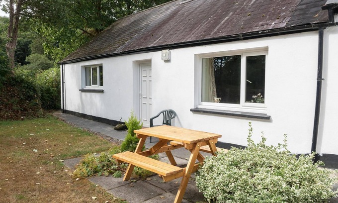 Llangeler Cottage | Holly Cottage, Newcastle Emlyn