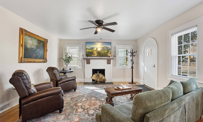 Gastonia House | Holly Hill. 3-bedroom home in Historic Gastonia private yard 20min to Airport