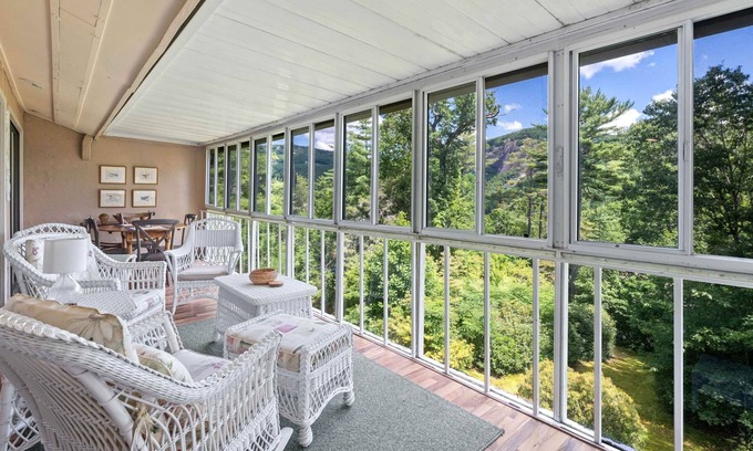 Sapphire Villa | Holly Ridge Get-A-Way of Sapphire Valley