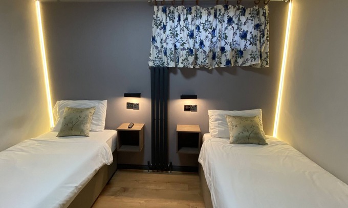 Oxford House | Hollybush Guest House