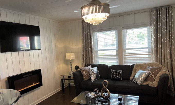 Abbeville Condo | Hollywood Glam at the Quadruplex, Glamorous