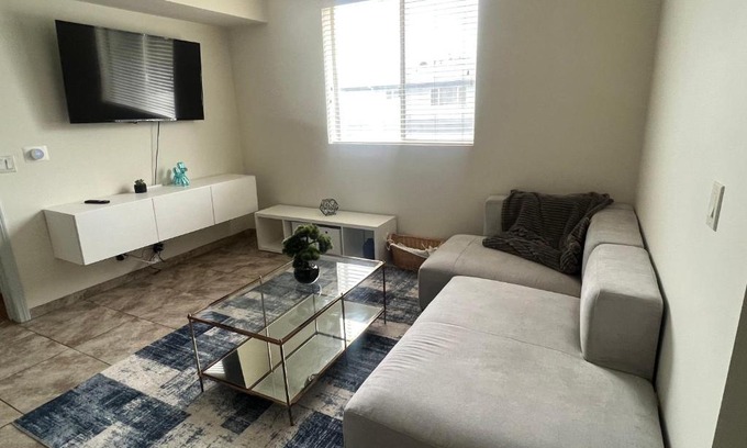 East Hollywood Apartment | Hollywood Sign apartment
