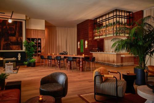 Hollywood Hotel | HOLLYWOOD VOLUME, a Tribute Portfolio Hotel