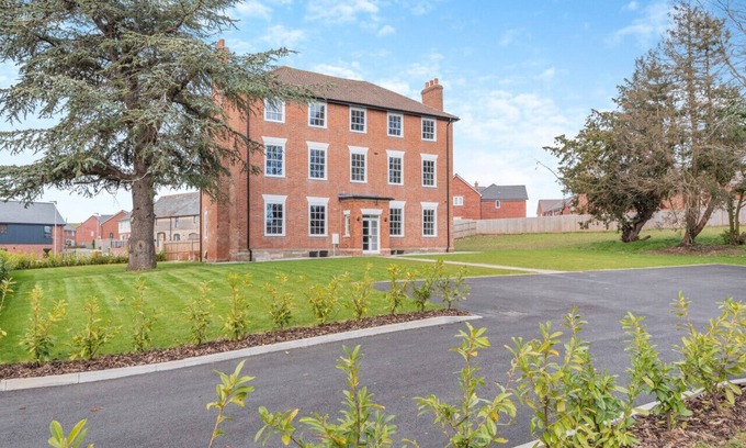 Hereford House | Holmer House Farm - Six Bedroom House, Sleeps 12