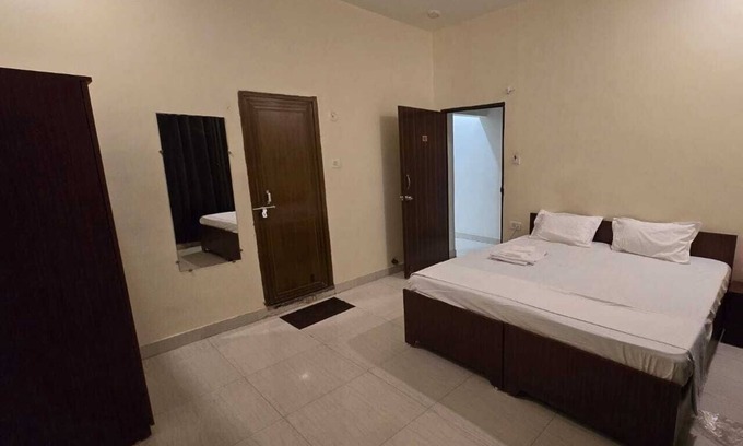 Mahmoorganj Hotel | Homaya